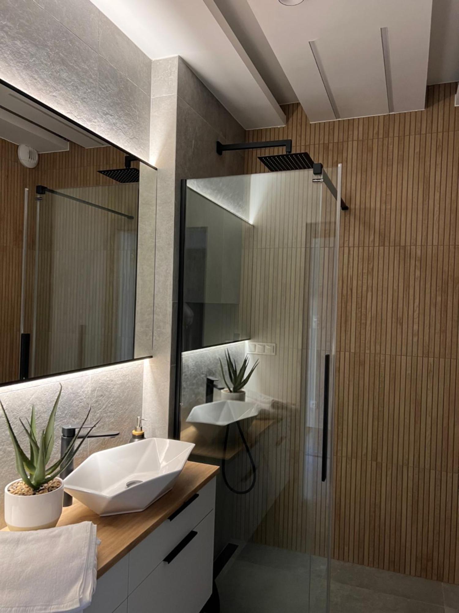 Family & Business Elegant Apartments Ul Lotnicza Centrum Galeria Korona - 1 Bedroom, Terrace, Air Conditioning, Garage - New! كيلتشي المظهر الخارجي الصورة